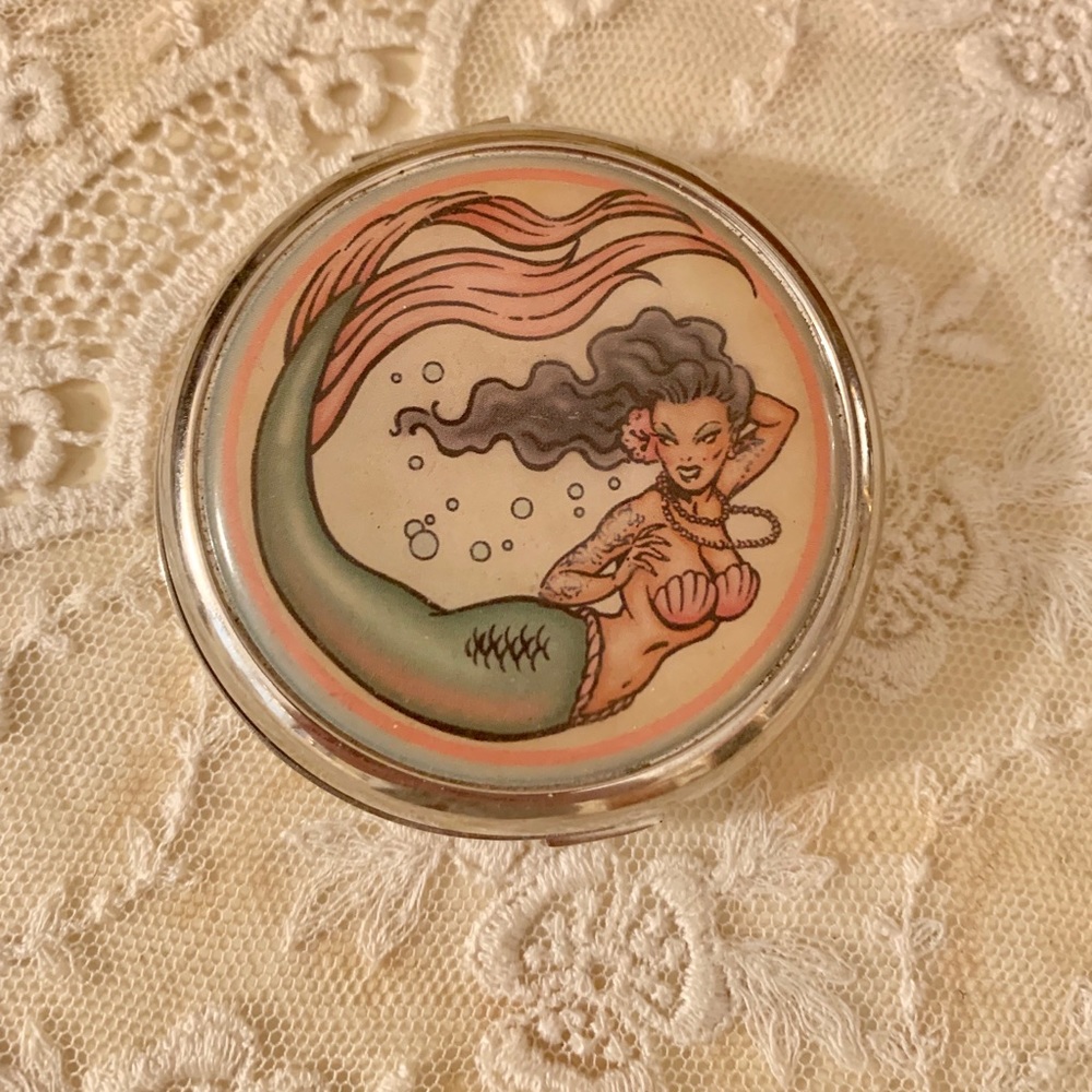 Retro clamshell mermaid pocket mirror